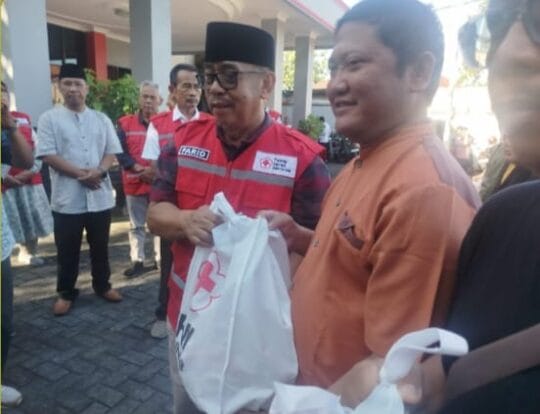PMI Cilacap Salurkan 100 Paket Bantuan Pangan untuk Warga Menjelang Idulfitri