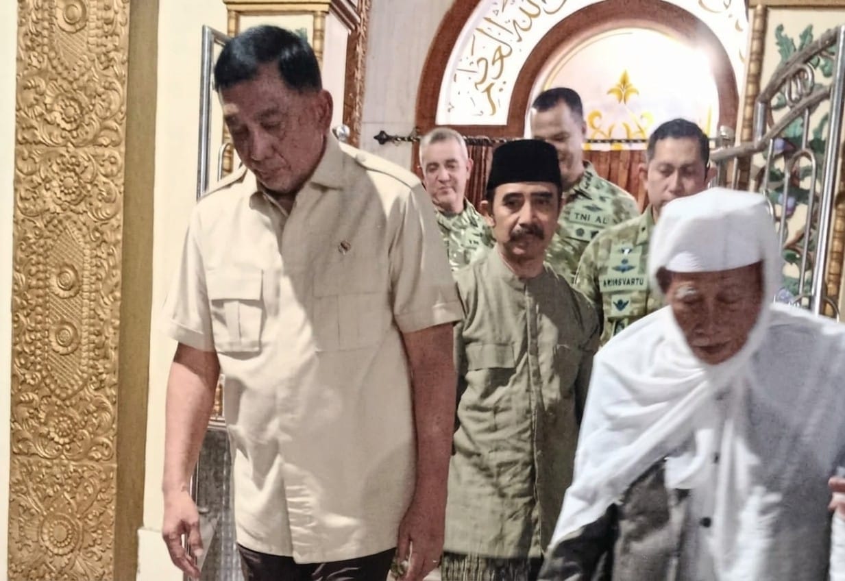 Menhan RI Sjafrie Sjamsoeddin Silaturahmi ke KH. Fathulloh Suyuti Thoha: Ulama dan Umaro Perkuat Harmoni Spiritual Bangsa