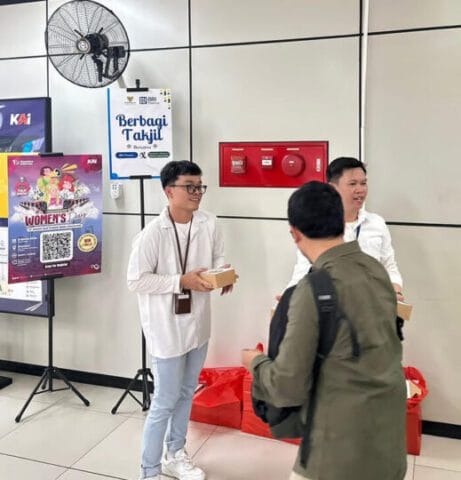 Tebar Kebaikan di Bulan Ramadan, BRI Finance dan BAZNAS Jakarta Selatan Bagikan Takjil