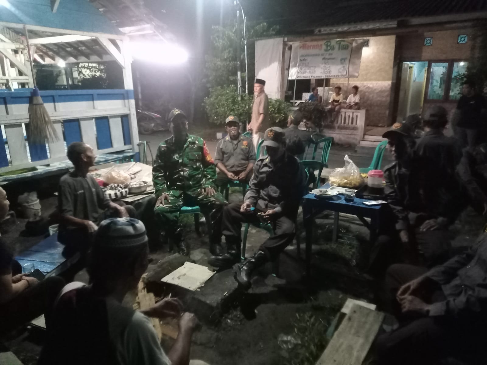 Sertu Narso Lakukan Patroli di Kelurahan Jelakombo