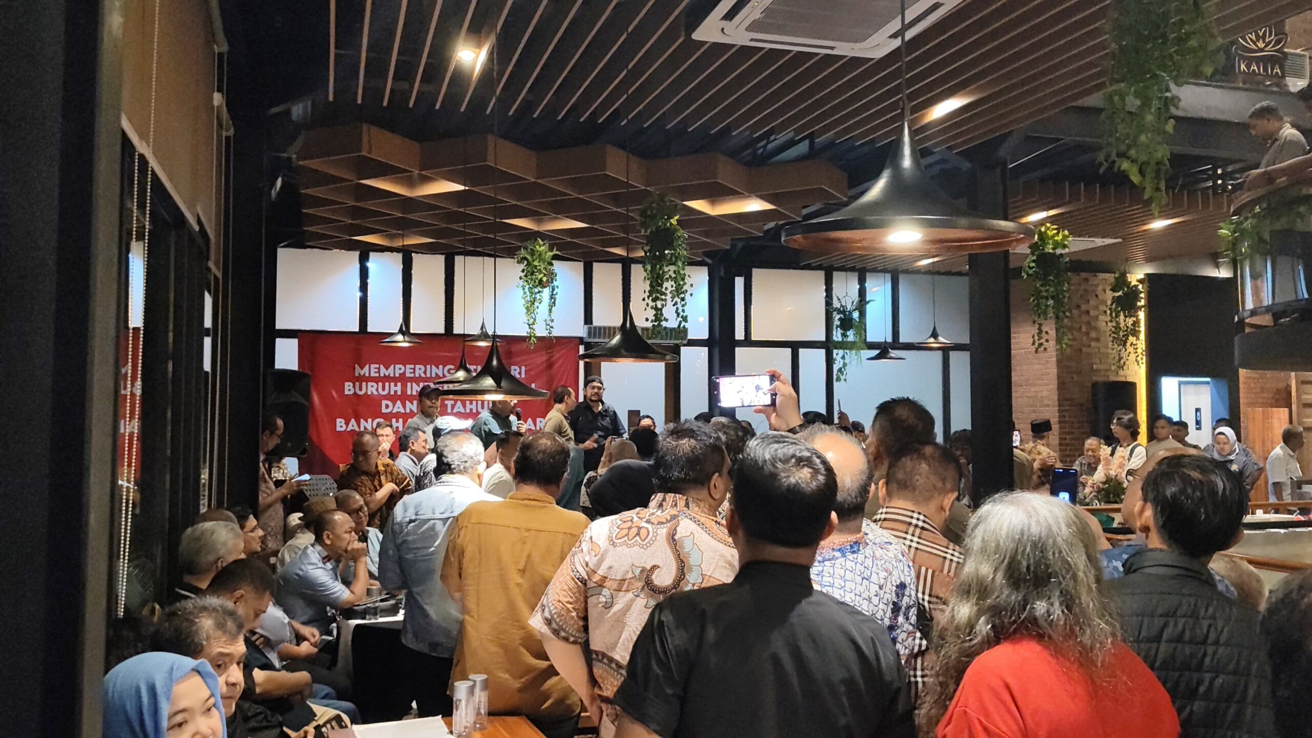 Aktivis Hingga Pejabat Negara Hadiri Peringatan Mayday 2026