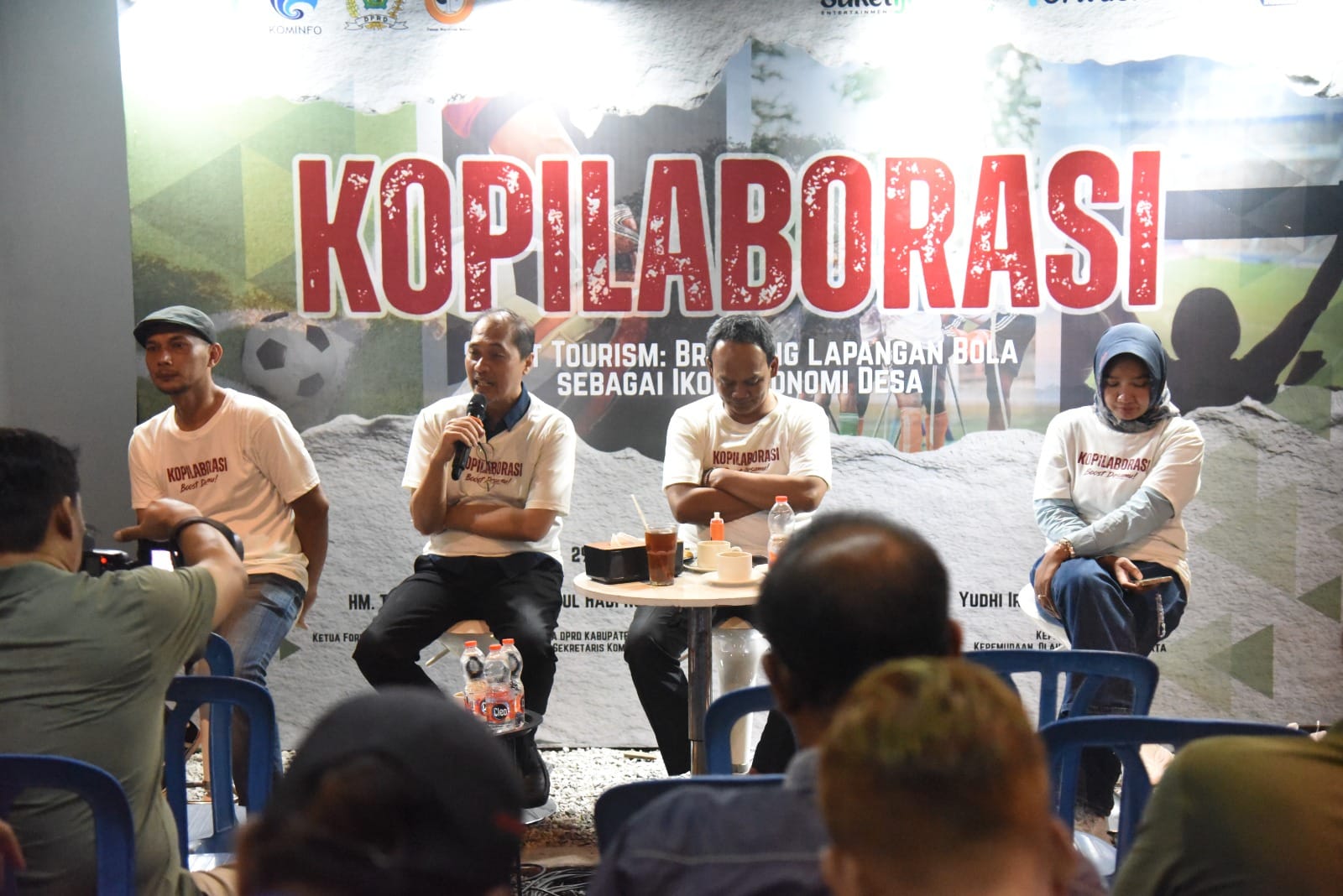 Dinas Kominfo Kuatkan Branding Lapangan Sepakbola Desa di Sidoarjo Sidoarjo,