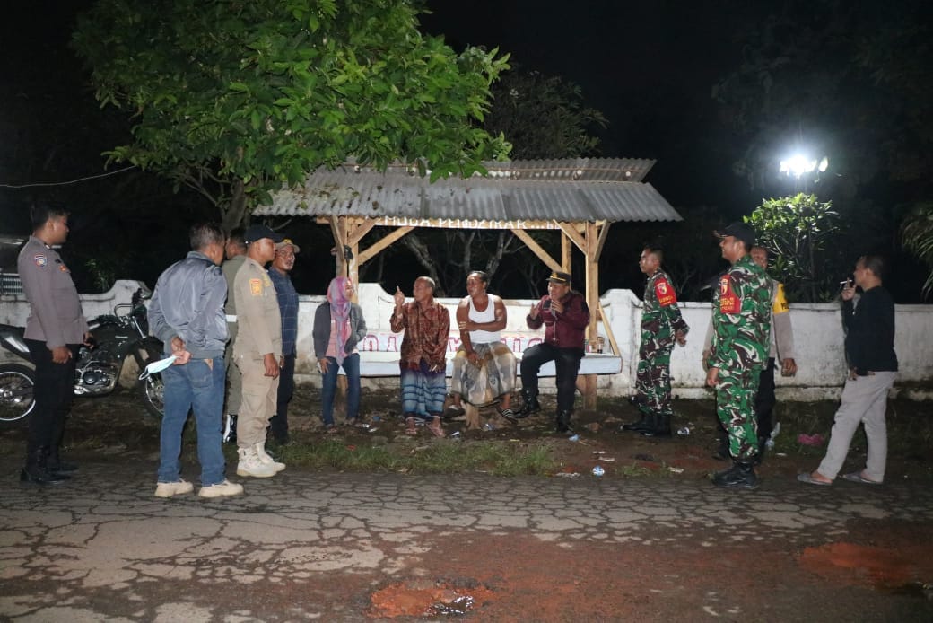 Patroli Malam Muspika Maron Bersama Satgas TMMD Ke-128 Jaga Keamanan Desa Brabe