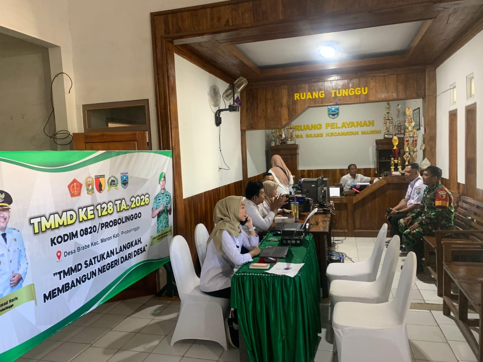 Warga Brabe Urus KTP hingga Akta Lahir di Balai Desa, TMMD Ke-128 Hadirkan Layanan Dispenduk Capil