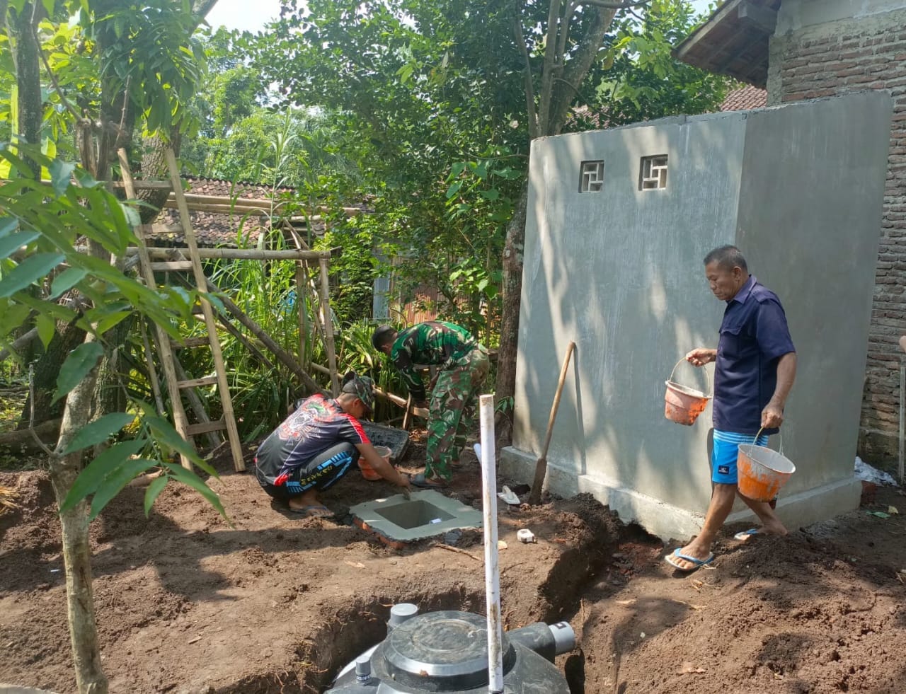 TMMD ke-128 Bangun Sanitasi untuk Warga Desa Brabe, Tingkatkan Kesehatan Lingkungan