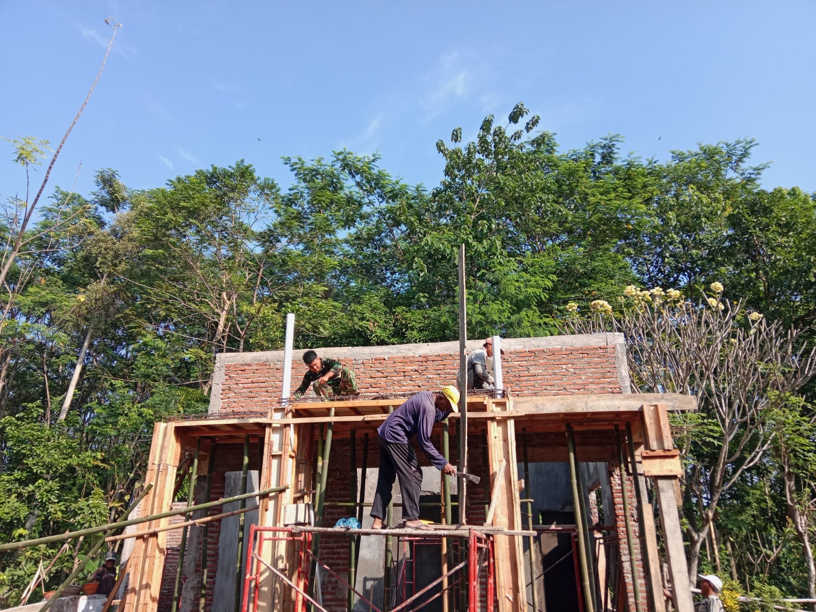 Progres 70 Persen, Satgas TMMD Ke-128 Pastikan Pembangunan Musholla Baiturrohim di Dusun Leduk Selesai Tepat Waktu