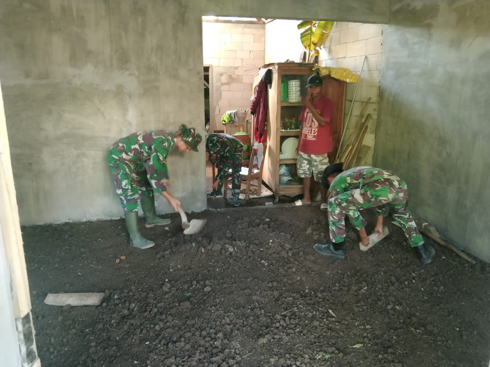 Menyulam Harapan di Usia Senja, Rumah Ibu Sayani Mulai Berdiri Lewat Sentuhan TMMD