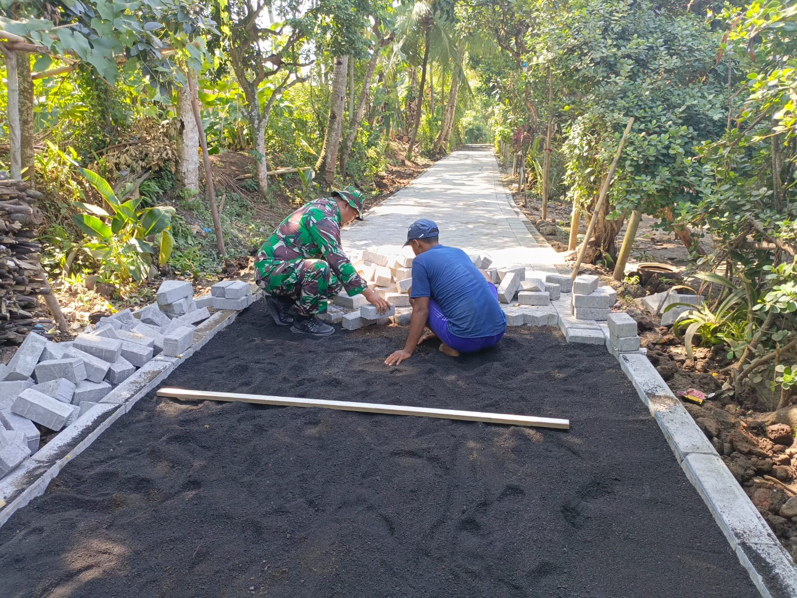 Pavingisasi Berikan Dampak Positif, Jalan Desa Brabe Kini Lancar Dan Dongkrak Perekonomian Warga