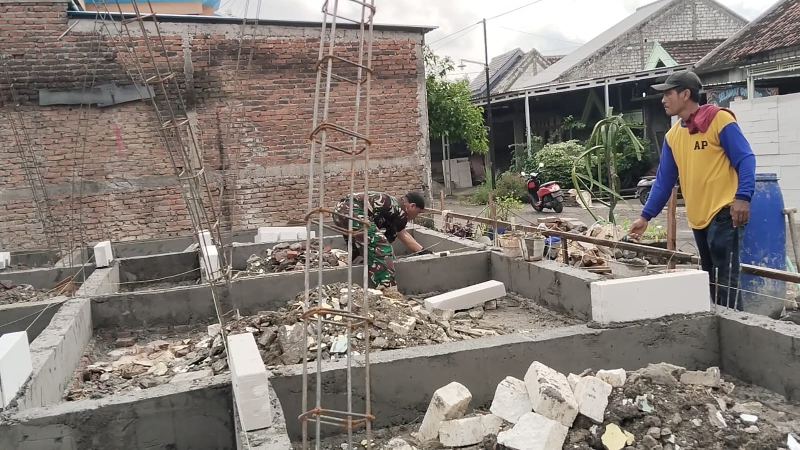 TMMD ke-128 Kodim Gresik: Ketika Kepedulian Menjadi Aksi Nyata di Desa Slempit