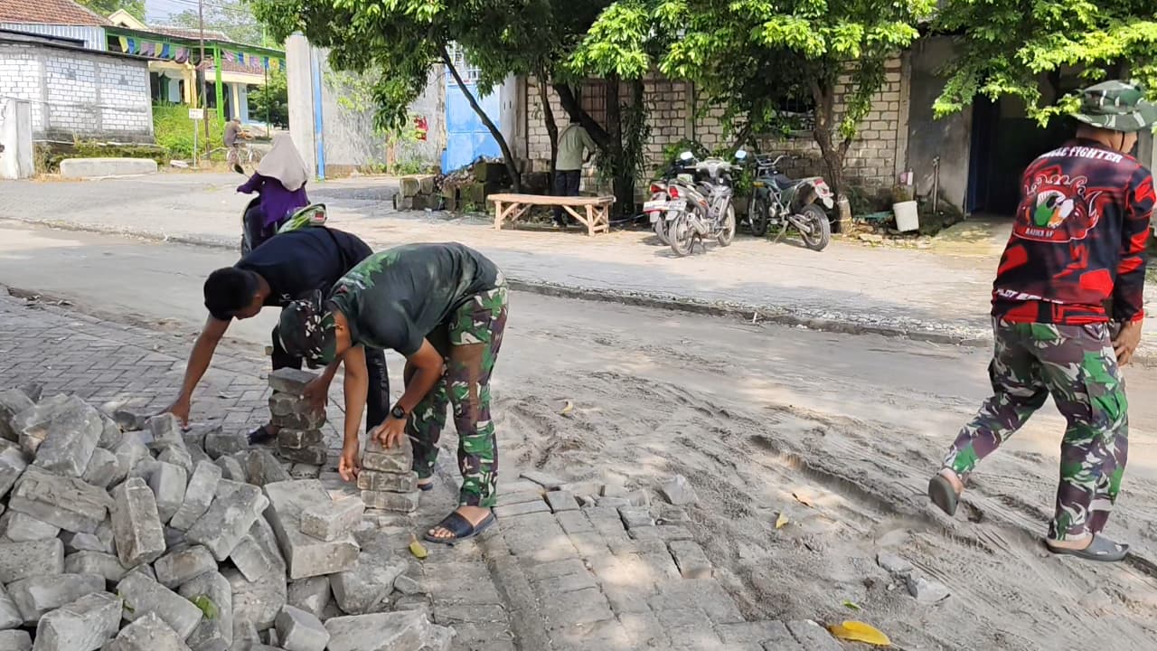 Semangat Gotong Royong Warnai Pembongkaran Jalan Slempit