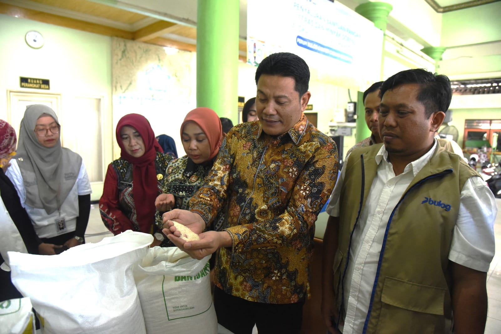 Pemkab Sidoarjo Mulai Salurkan Bantuan Pangan Beras dan Minyak Goreng