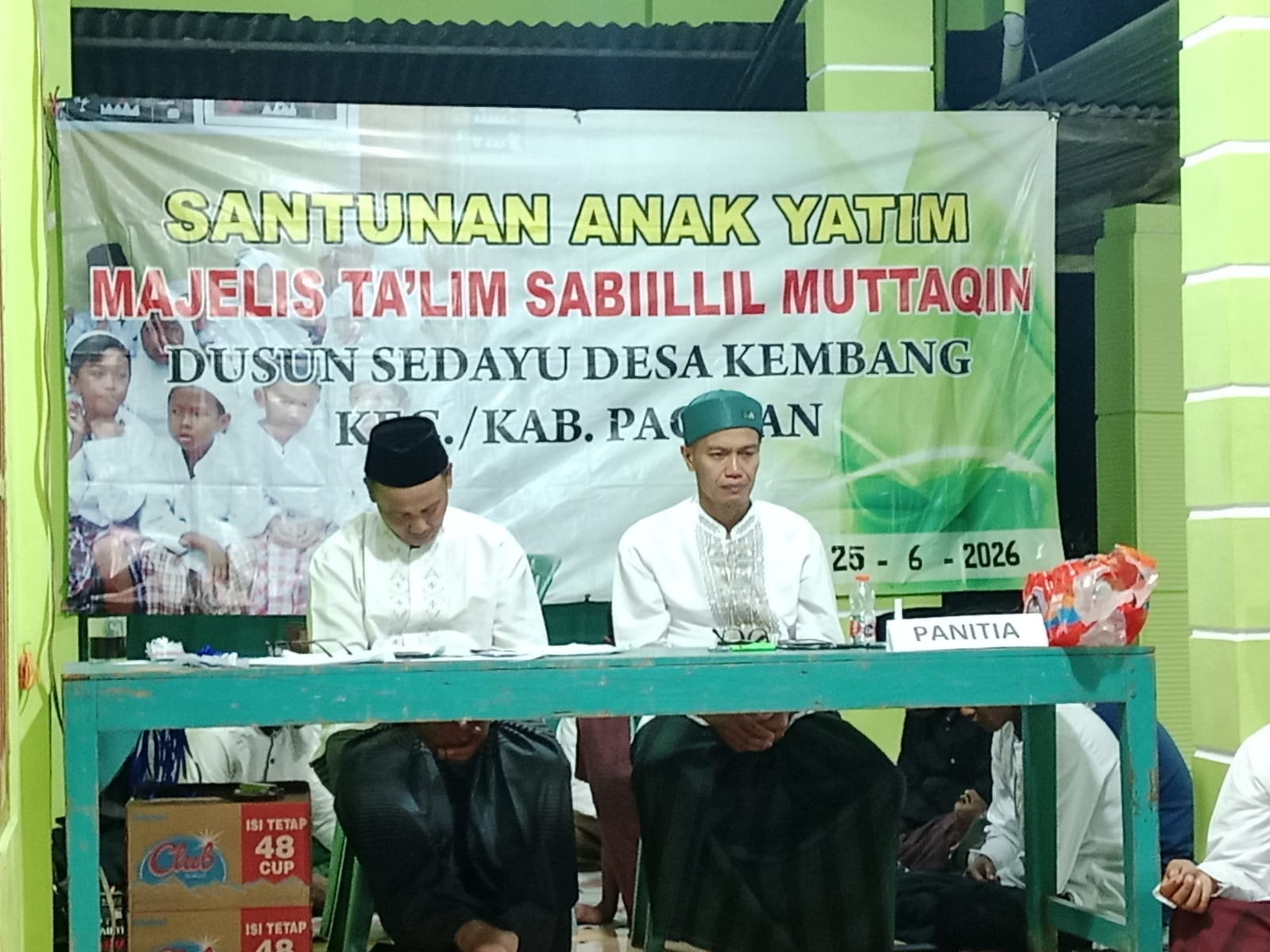 Majelis Taklim Sabillil Muttaqin Beri Santunan Anak Yatim Pacitan