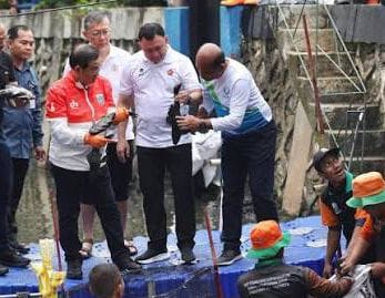Gubernur DKI Lakukan penangkapan ikan sapu-sapu di Kelapa Gading