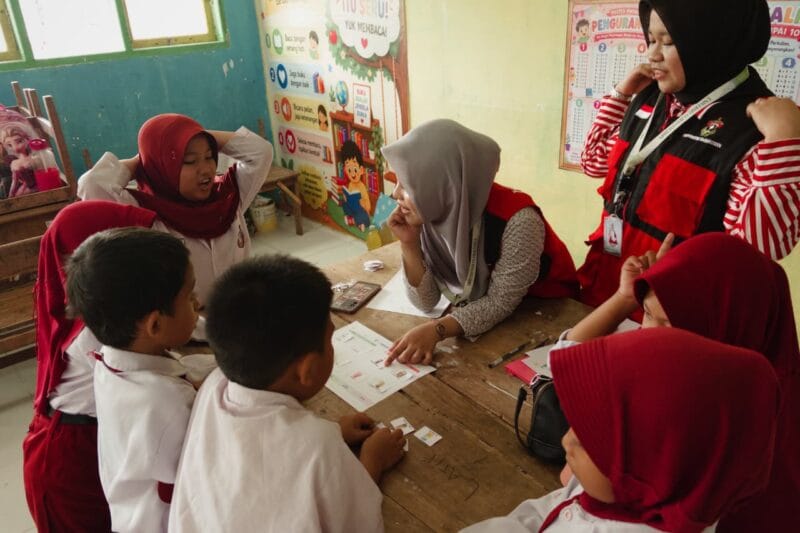 Mahasiswa KKN Profesi Kesehatan Unhas Tingkatkan Literasi Konsumsi Gula melalui Permainan Edukatif “Misi Detektif Gula” di UPT SD Negeri 6 Kulo