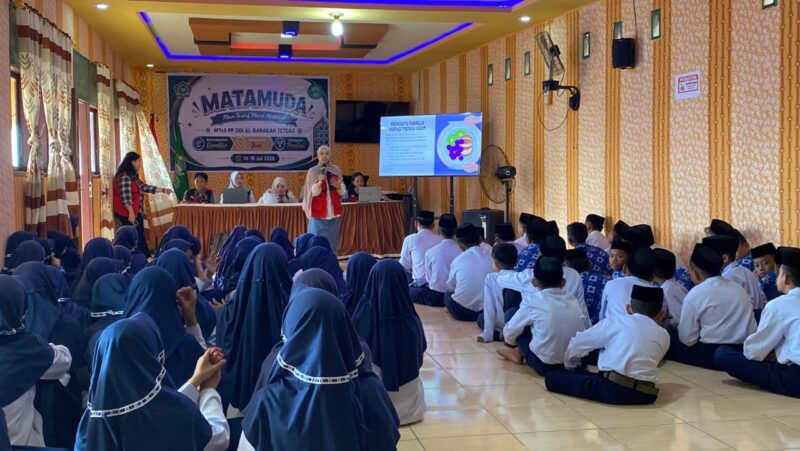 Remaja MTs Terapkan Gizi Seimbang di Desa Teteaji