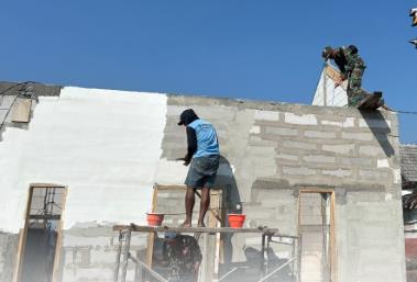 Dari Dinding hingga Atap, Satgas TMMD Pastikan RTLH Pak Koko Berkualitas