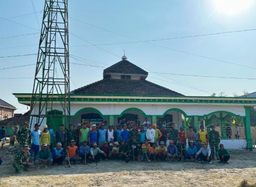 Senyum TNI dan Rakyat Terbingkai dalam Satu Foto, Kenangan Indah TMMD di Desa Kesongo