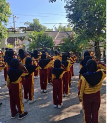 Disiplin Tak Mengenal Libur, Satgas TMMD Bangun Karakter Siswa Melalui Latihan PBB di SDN Kesongo 1