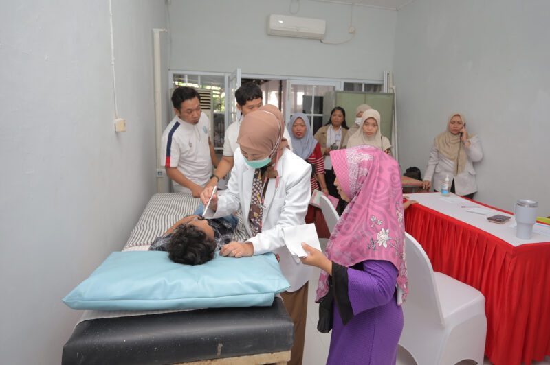 Pelindo Terminal Petikemas Gelar Pemeriksaan Kesehatan untuk 200 Balita dan Lansia di Kawasan Pelabuhan