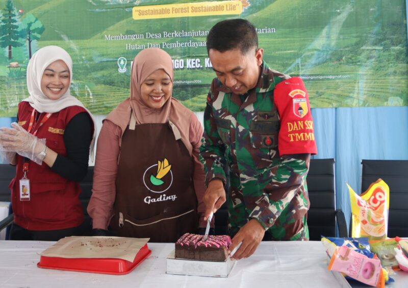 Sinergitas Satgas TMMD 129 Bojonegoro dan Mahasiswa KKN-TK Unigoro Dongkrak Ekonomi Desa Kesongo