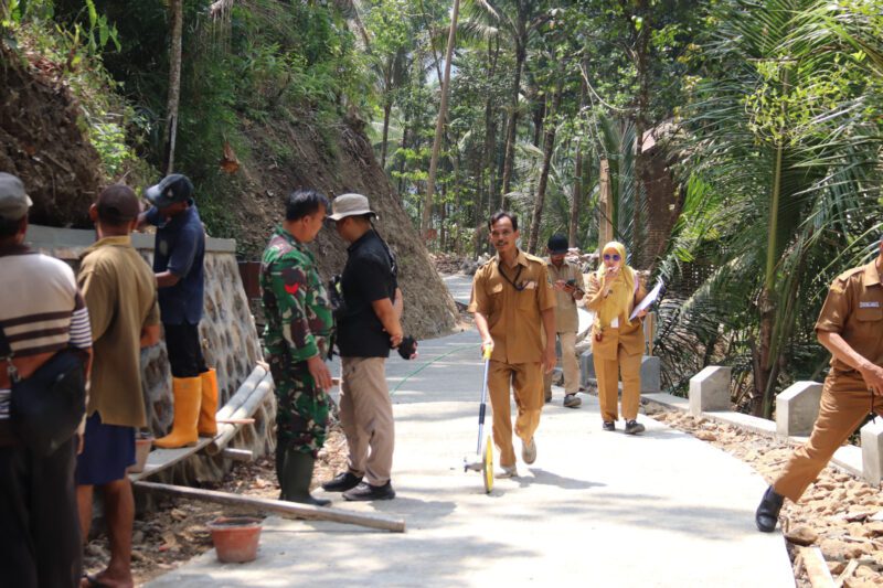 Sekdes Dampingi Pengukuran Pastikan Hasil TMMD Sesuai Standar