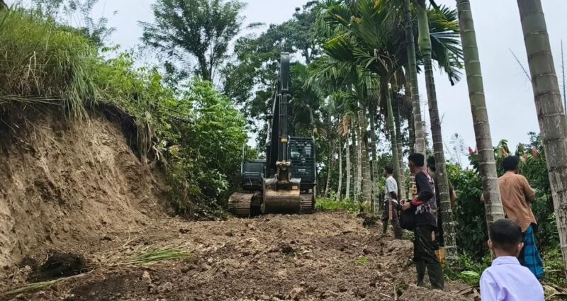 Tiga Hari Dikerjakan, Pembukaan Jalan Perkebunan Pepelah Capai 250 Meter